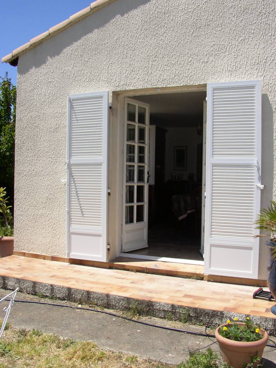 Installation de volets battants PVC persiennés à lames jointives à Montferrier sur Lez