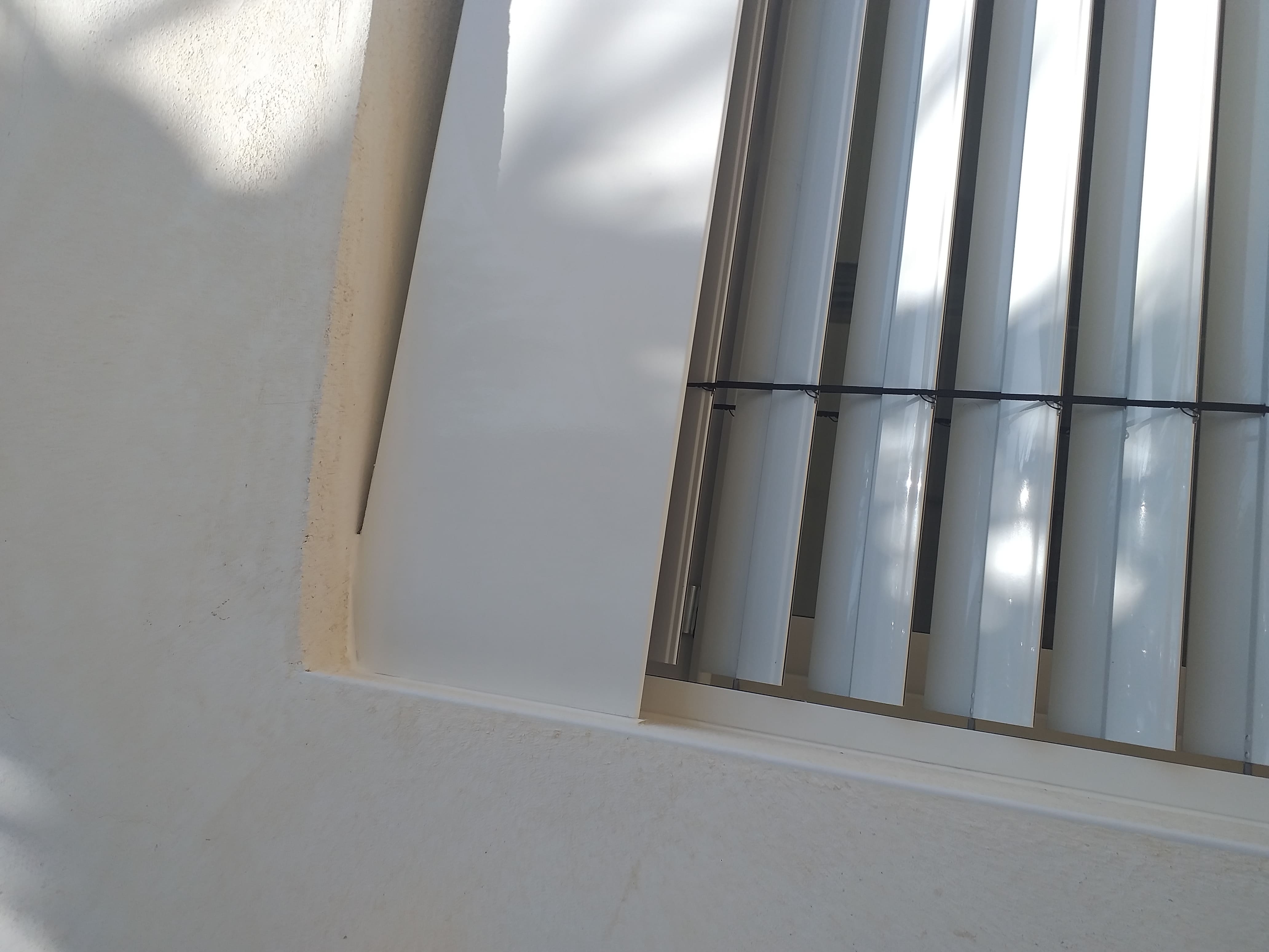 Installation d'un brise soleil orientable motorisé à la Grande Motte près de Montpellier