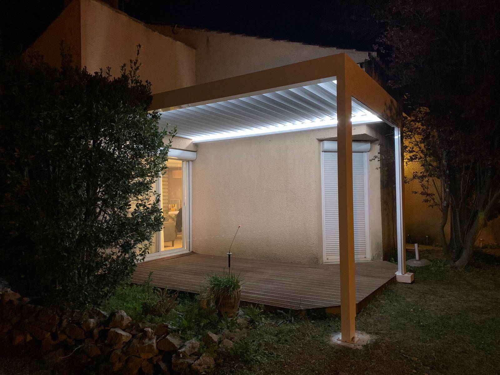 Éclairage 3 côtés de la pergola IZI