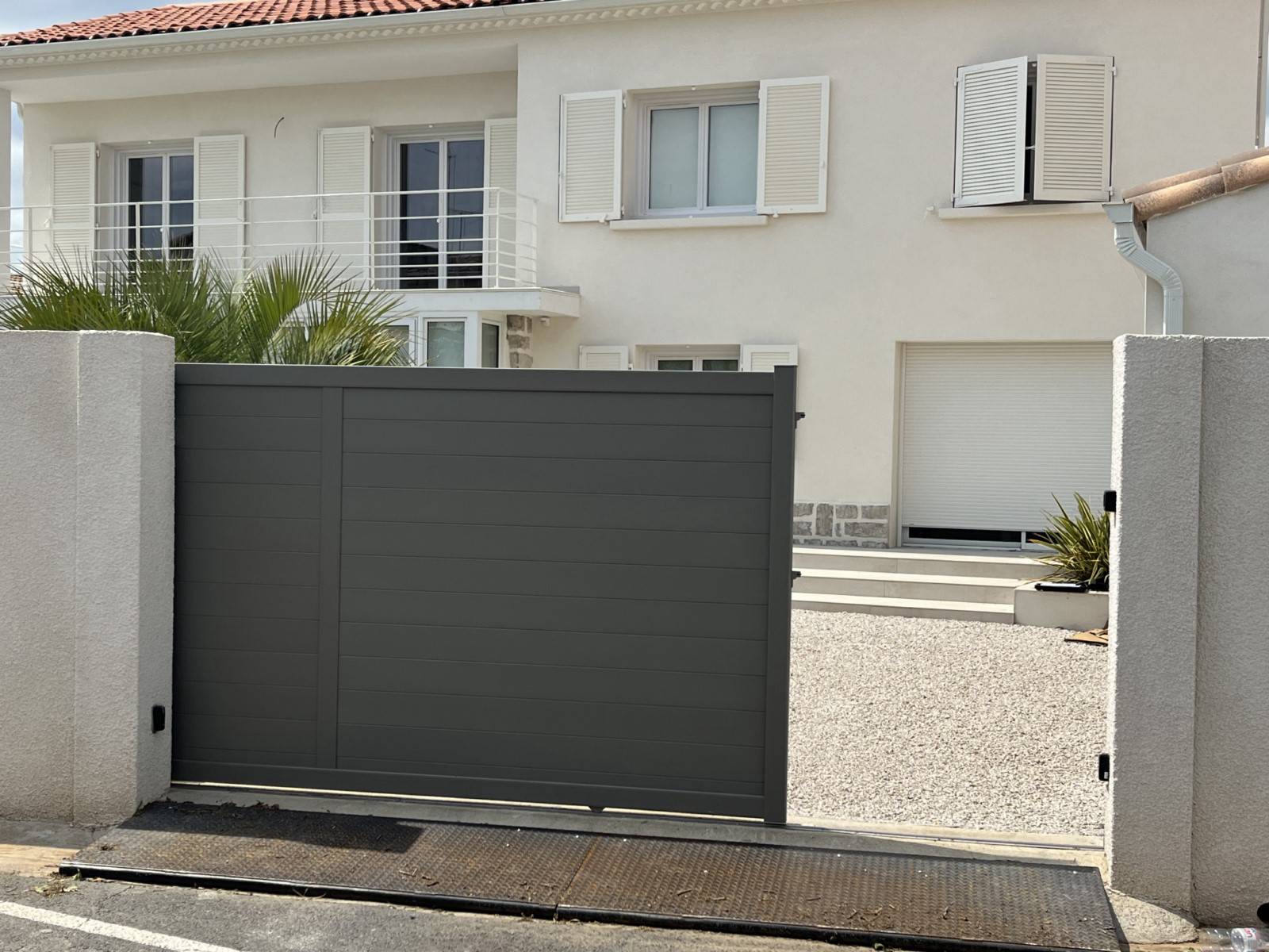 Portail coulissant aluminium ANAE de Kostum