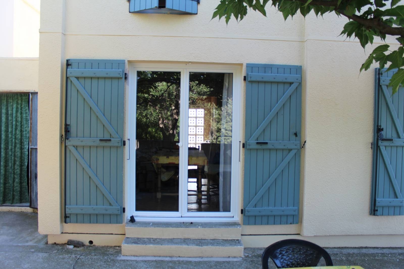 Porte fenêtre vitrée toute hauteur PVC au Crès