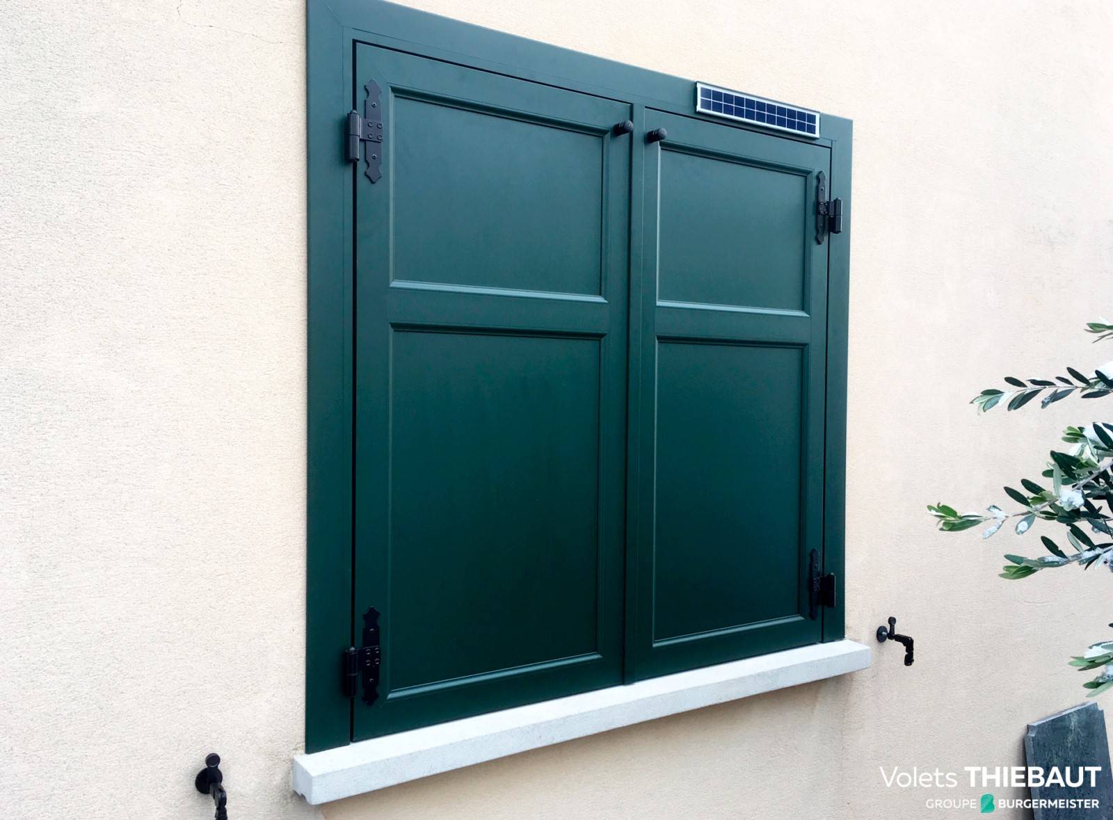 volet aluminium sur mesure à précadre de rénovation solaire à Montpellier