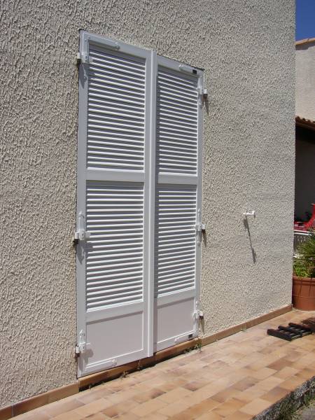 Installation de volets battants PVC persiennés à lames jointives à Montferrier sur Lez