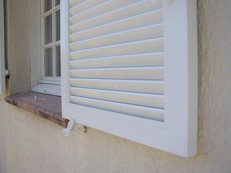 Installation de volets battants PVC persiennés à lames jointives à Montferrier sur Lez