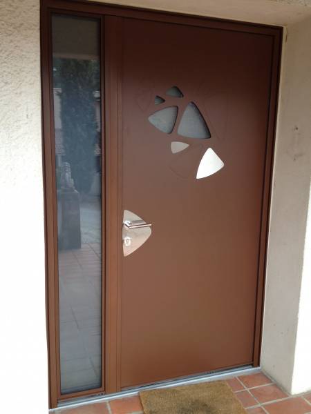 Spécialiste de la porte d'entrée aluminium sur mesure à Montpellier