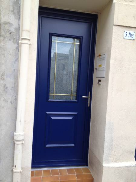 Pose d'une porte d'entrée aluminium en rénovation