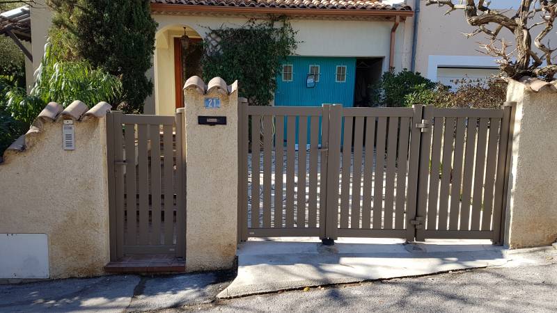 Portail aluminium 3 vantaux Kostum et portillon