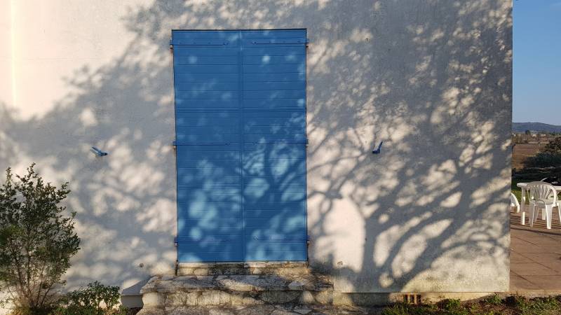 Volets battants bleu ciel à Gignac