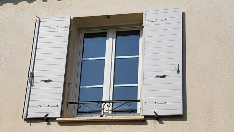 Volets battants pour fenêtre en aluminium