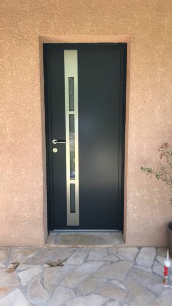 Installation d'une porte d'entrée aluminium sur mesure à Montferrier sur Lez