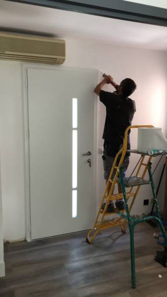 Installation d'une porte d'entrée aluminium sur mesure à Montferrier sur Lez