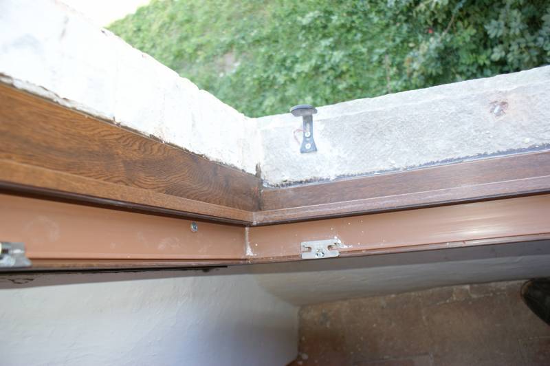 Fenêtre en cours d'installation en rénovation totale sur Notre Dame de Londres