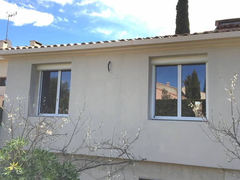 Installation de fenêtres en aluminium K-Line en rénovation totale à Vendargues