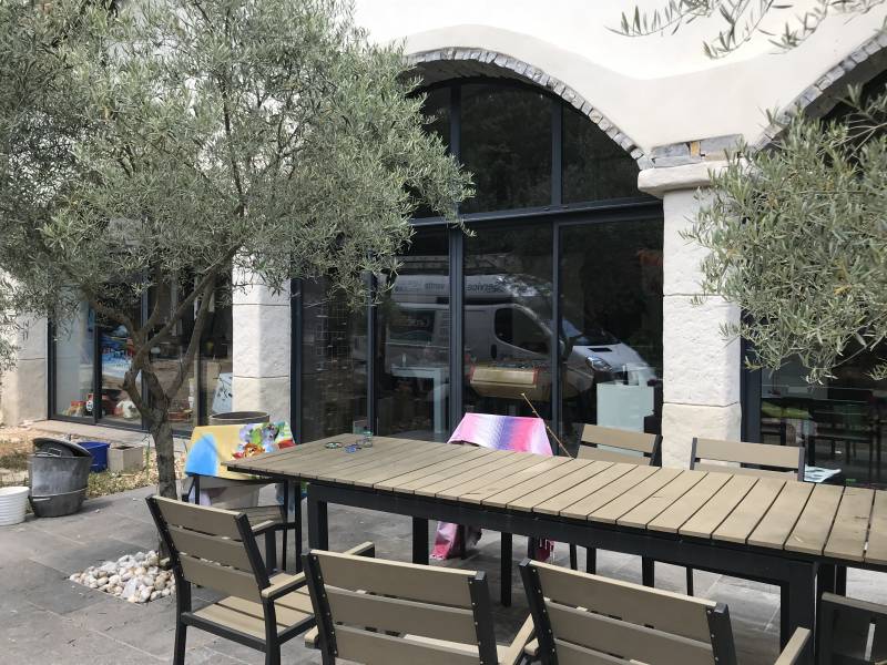 Installation de grande baie vitrée coulissante aluminium à Claret