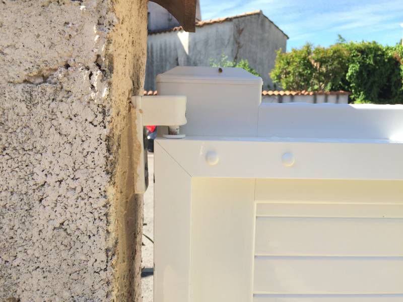 Détail du gond multiposition haut