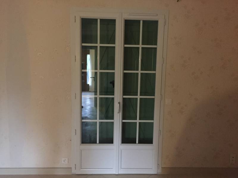 Porte fenêtre 2 vantaux avec petits bois