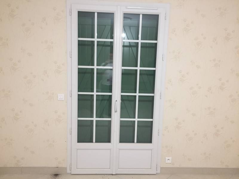 Porte fenêtre 2 vantaux avec petits bois