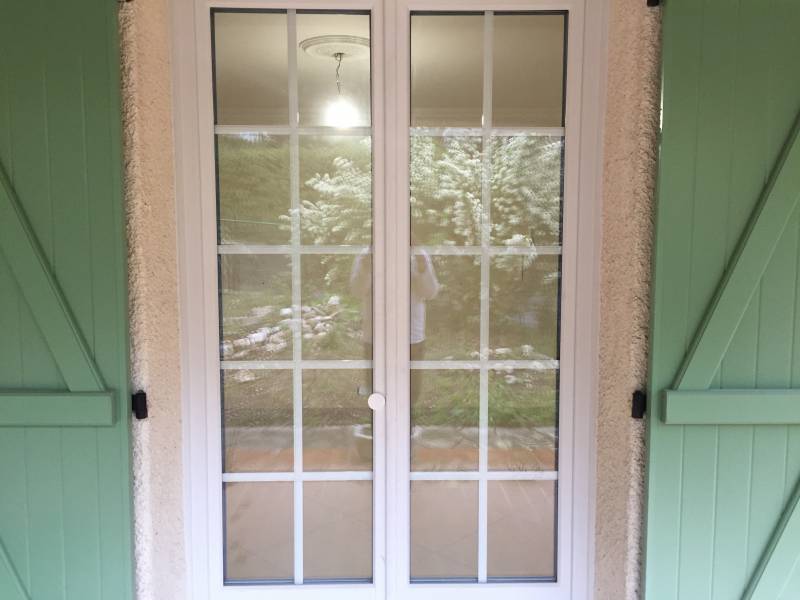 Porte fenêtre 2 vantaux avec petits bois