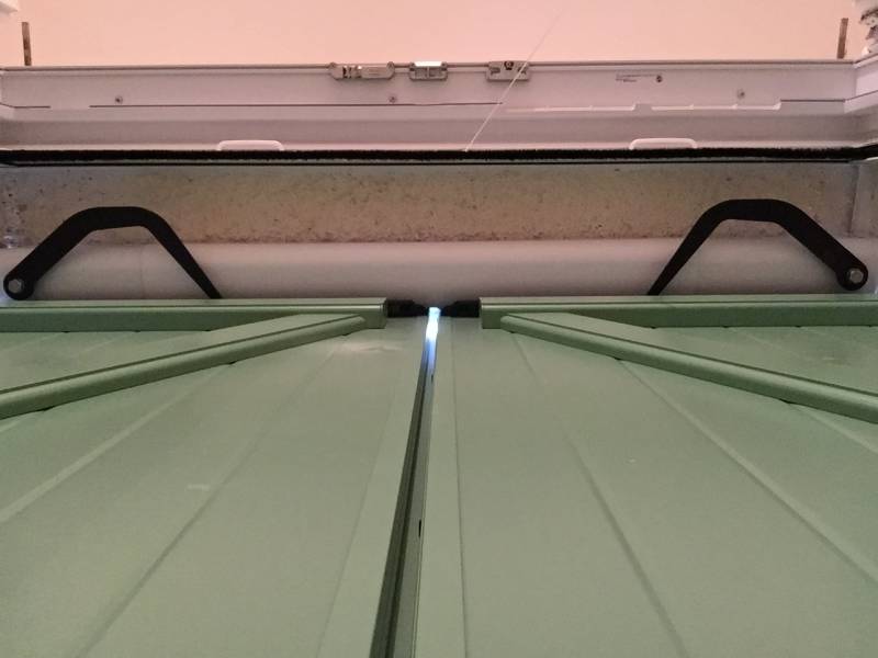 Détail moteur et bras au linteau