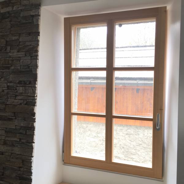 Fenêtre un vantail bois avec meneau imitant un double vantaux