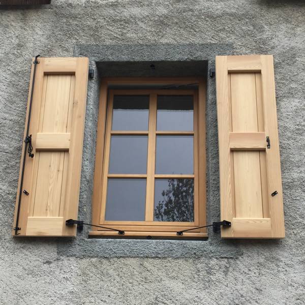 Fenêtre et volet bois avec arrêts à main