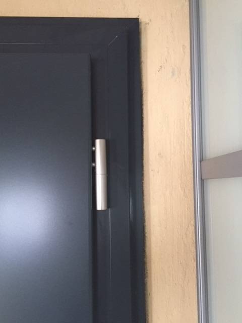 Rénovation d'une porte d'entrée aluminium sur mesure à Candillargues