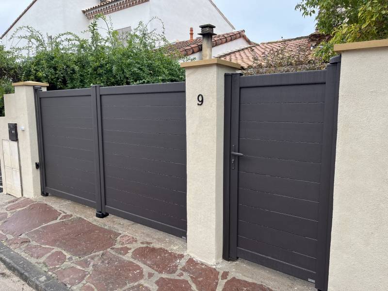 Portail & Portillon ANAE coloris gris brun texturé Ral 8019