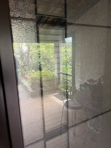 Pose d’une porte d’entrée acier sur mesure BEL’M en rénovation à Villeneuve lès Maguelones