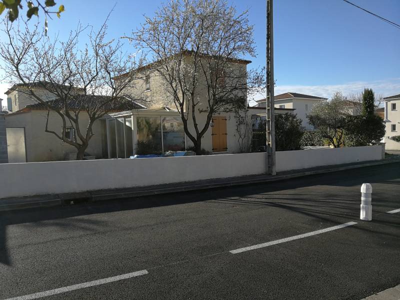 Mur avant pose de la clôture Briz