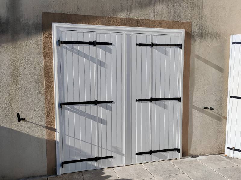 Volet battant aluminium pentures festonnées à Lunel