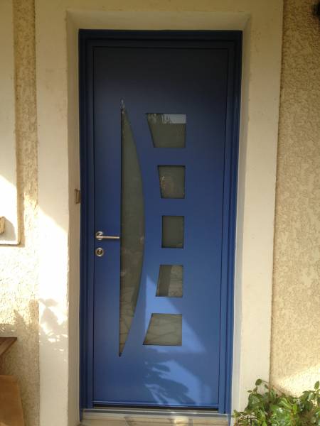 Pose d'une porte d'entrée aluminium en rénovation