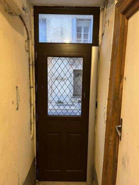 Porte Anne vue de l'intérieur avec son bandeau ventouse