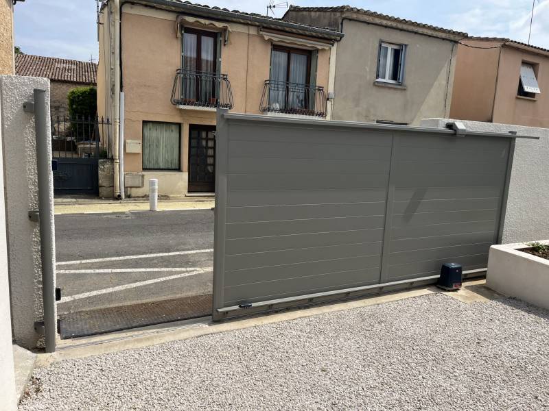 Portail coulissant aluminium ANAE de Kostum