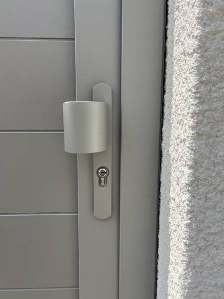 Poignée extérieure du portillon avec gâche électrique ANAE de Kostum