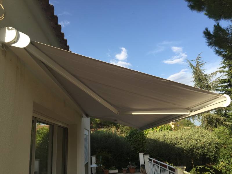 Installation d'un store extérieur à coffre