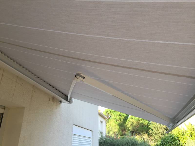 Installation d'un store extérieur à coffre