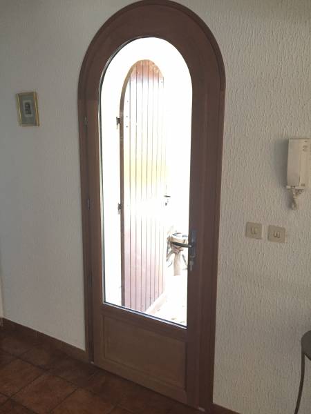 Porte d'entrée vitrée bois plein cintre