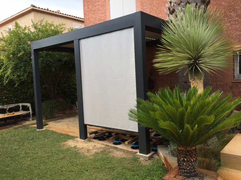 pergola bioclimatique + store intégré