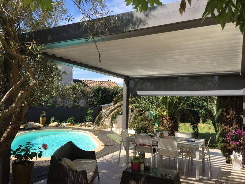 La pergola bioclimatique, la maîtrise de l'ensoleillement en toute saison