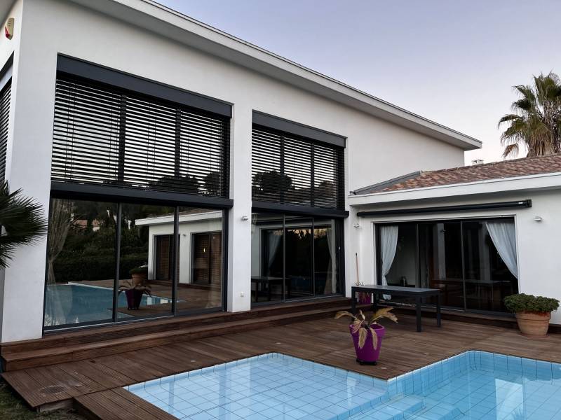 Installation de volets roulants électriques et brises soleil orientables à Montferrier sur Lez proche de Montpellier