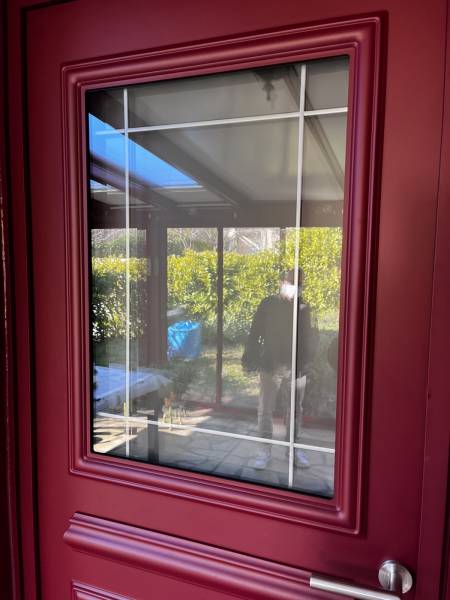 Vitrage d'une Porte d'entrée aluminium créative sur mesure à Jacou près de Montpellier