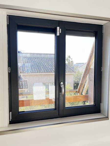 Fenêtre PVC sur mesure Anthracite à Pérols proche de Montpellier