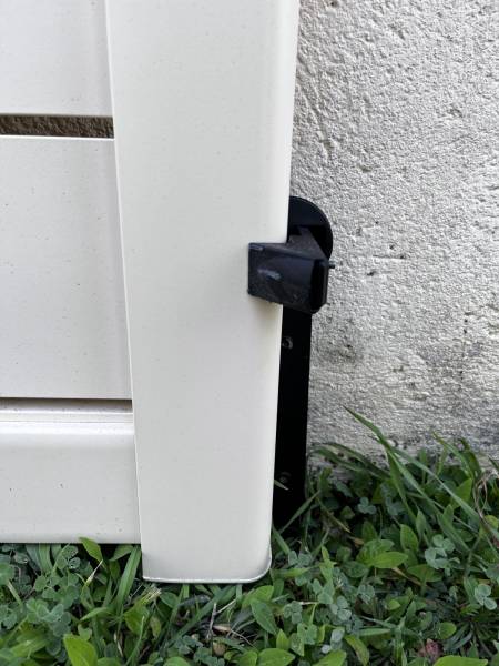 Arrêtoir en aluminium sur portail aluminium MAEZ de Kostum à Frontignan.