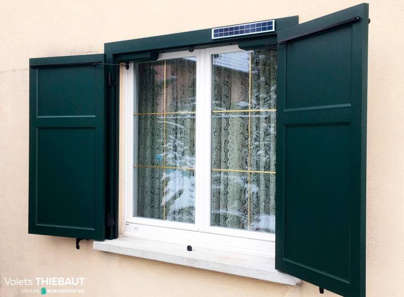 volet aluminium sur mesure à précadre de rénovation solaire à Montpellier