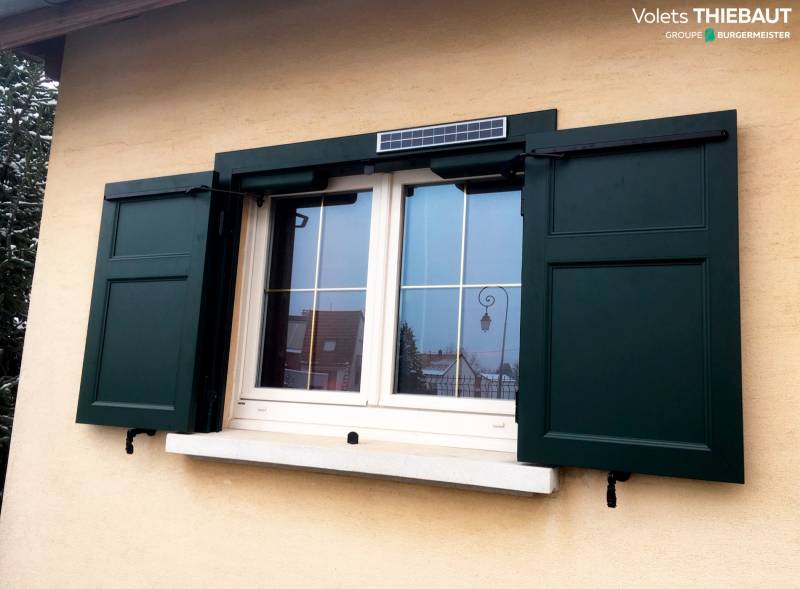 volet aluminium sur mesure à précadre de rénovation solaire à Montpellier