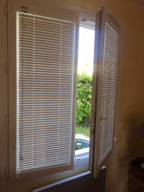 Fenêtre PVC avec store vénitien intégré