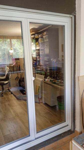 Porte fenêtre vitrée toute hauteur sur balcon sur Montpellier