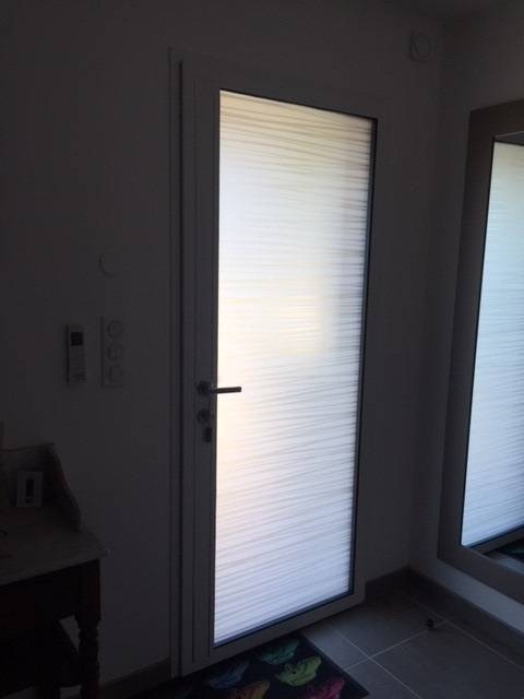 Pose d'une porte d'entrée aluminium sur mesure à Baillargues