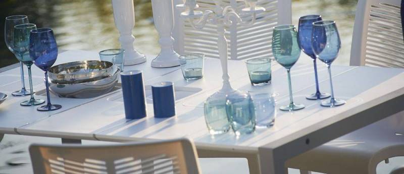 Table et fauteuils Sunday de Grosfillex, détails