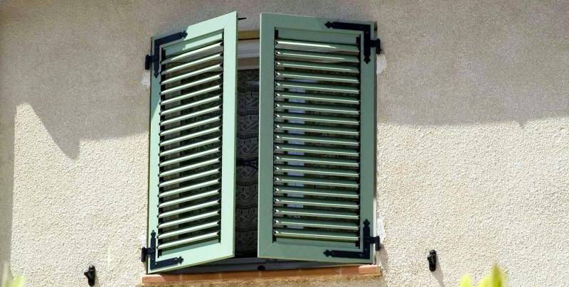 Volets battants aluminium persienné